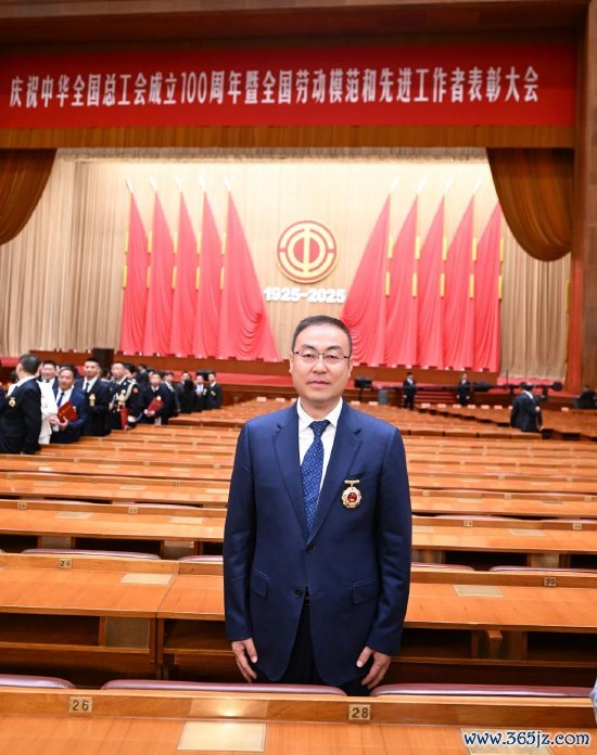 股票开户 西凤集团党委书记、董事长张正荣获“全国劳动模范”荣誉称号